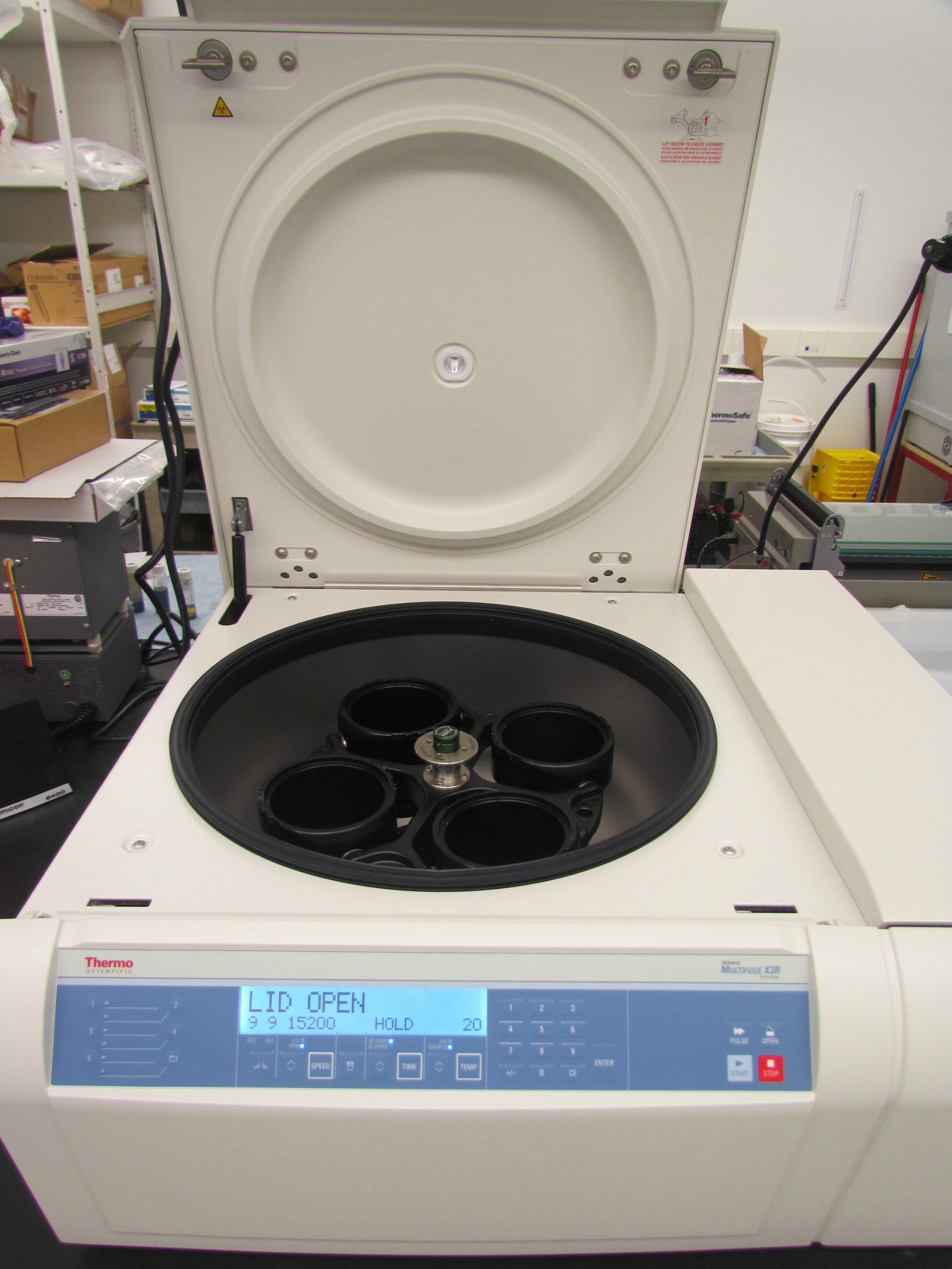 Centrifuge (Thermo Scientific™ Heraeus™ Multifuge™ X3R centrifuge 15,200 rpm)
